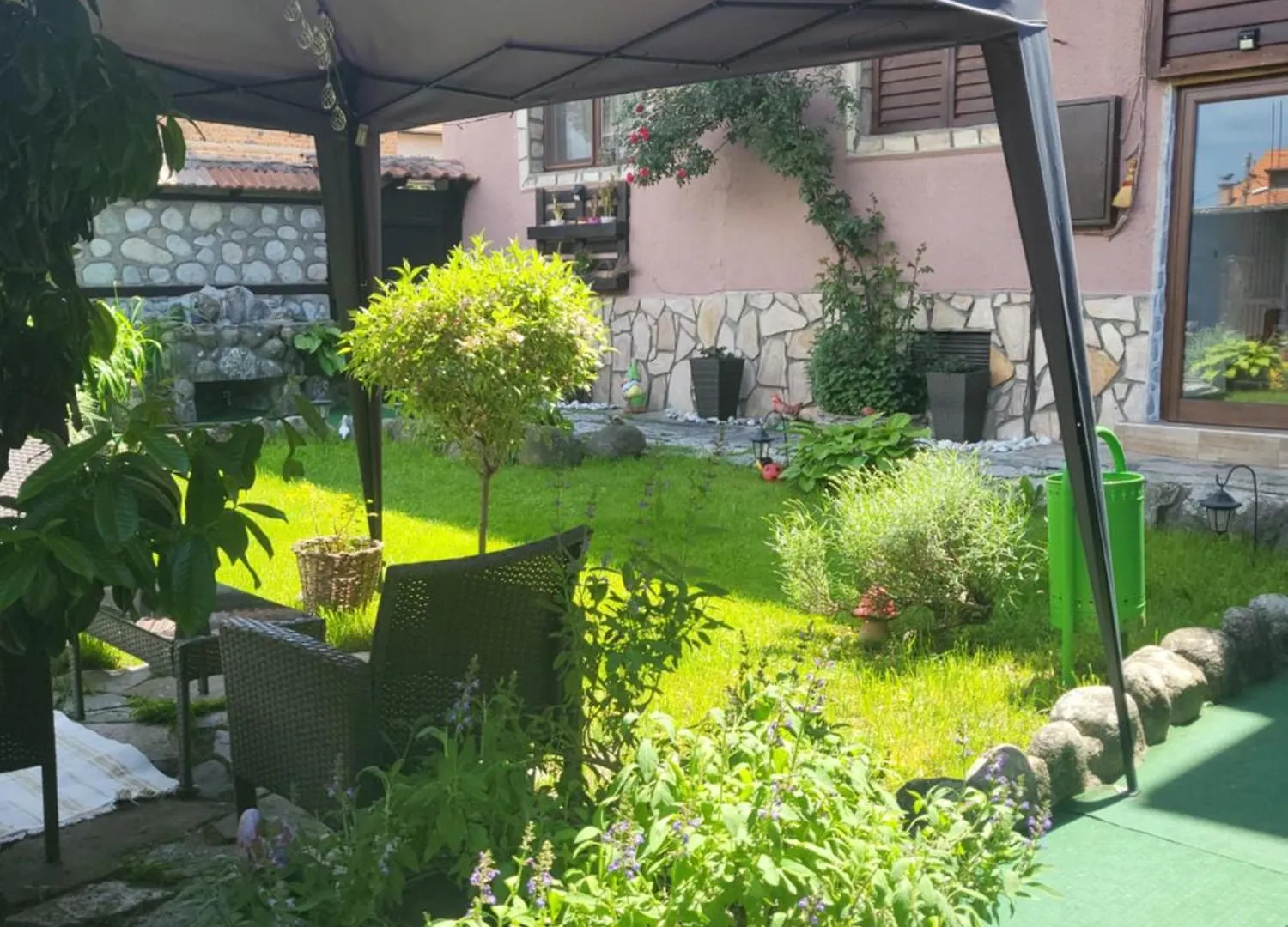 מלון בנסקו Boina House